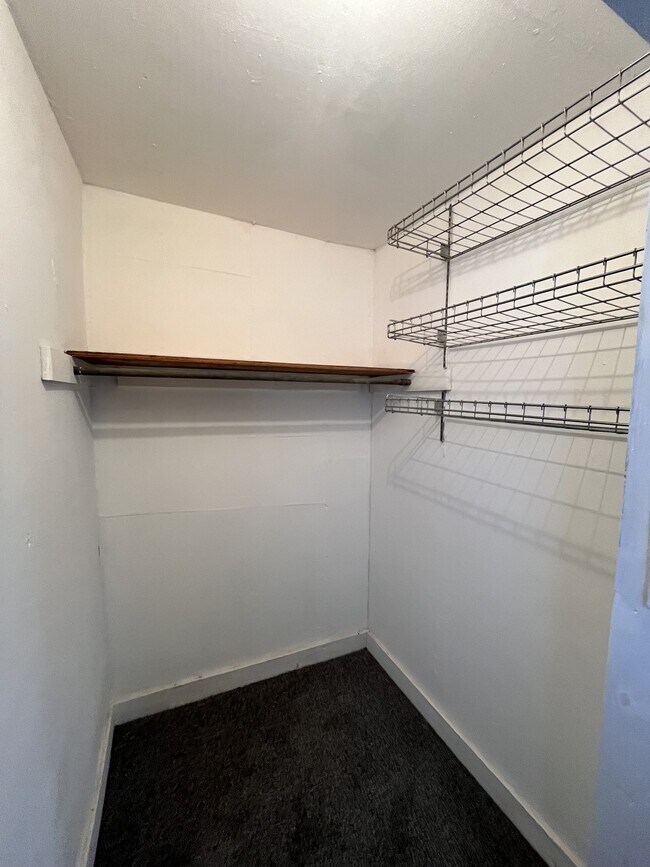 Building Photo - 190 Davenport St