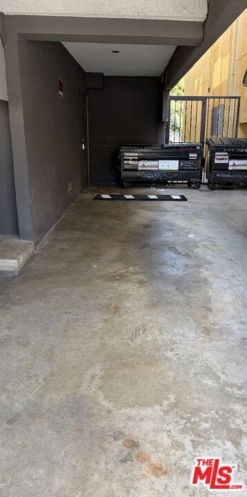 Building Photo - 2425 Ocean Ave