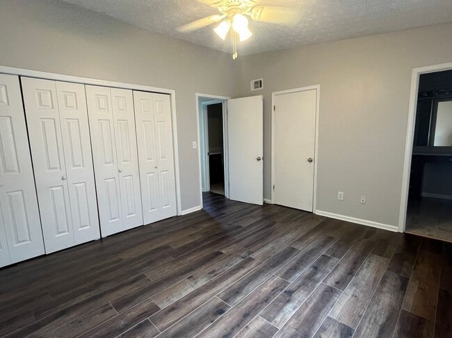 Building Photo - 1002 Parkaire Crossing