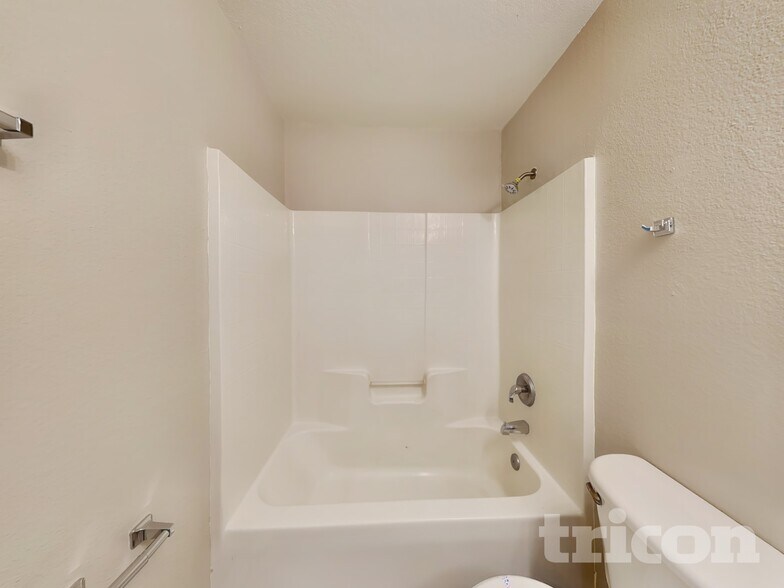 Building Photo - 102 Milton Pl