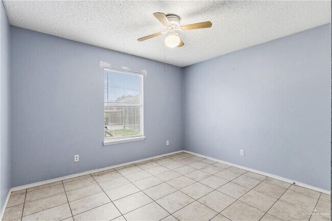 Building Photo - 20 Llano Grande Ln