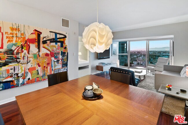 Building Photo - 13700 Marina Pointe Dr