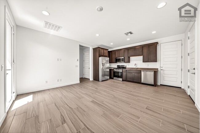 Building Photo - 4Bed/3Bath House at Thomas Rd/99th Ave! Ready for Immediate Move-In! -- Mother-In-Law Suite W/Pri...