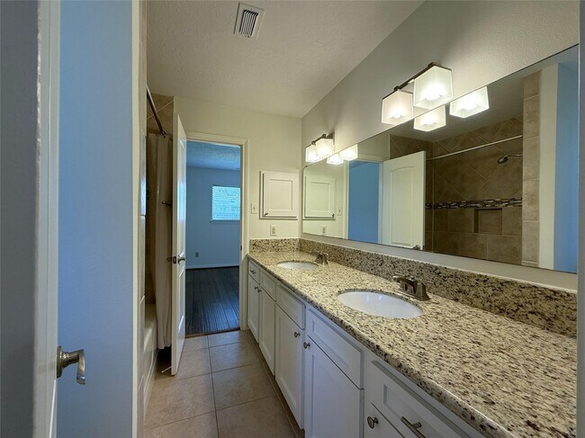 Building Photo - 5007 Shady Nook Ct