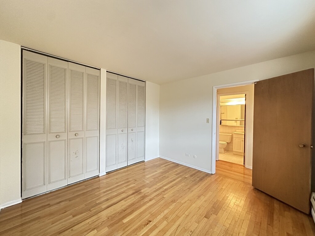 Building Photo - 665 W Wrightwood Ave