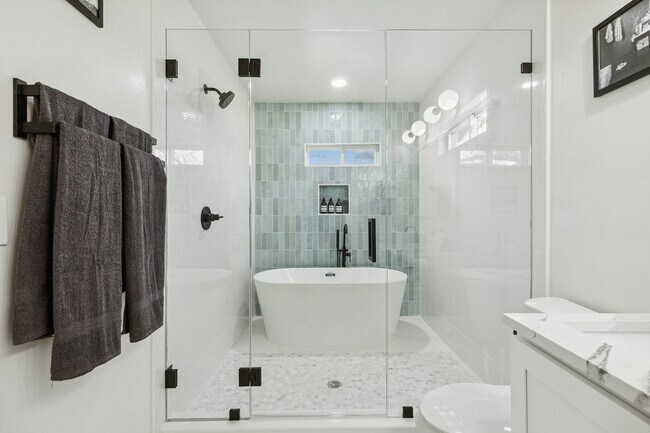 Building Photo - 3236 Golfing Green Pl