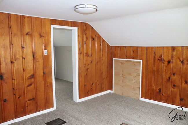 Building Photo - Spacious 3 Bedroom - 1 Bath - Redford - $1...