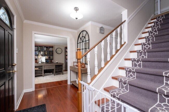 Building Photo - 1720 Jennifer Dr