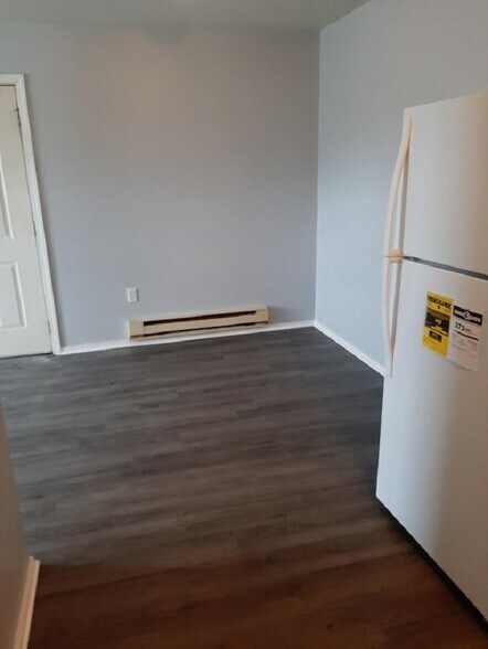 Unit 109 - 2bd 1 ba - Dining Area - 411 W 2nd St