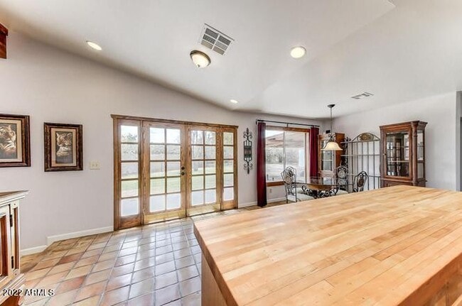 Building Photo - 137 E Fremont Dr