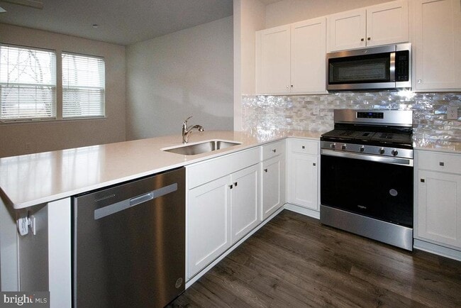 Building Photo - 117 Mazzeo Dr