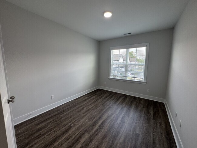 Building Photo - 3 Bed 2.5 Bath Brand New Townhome
