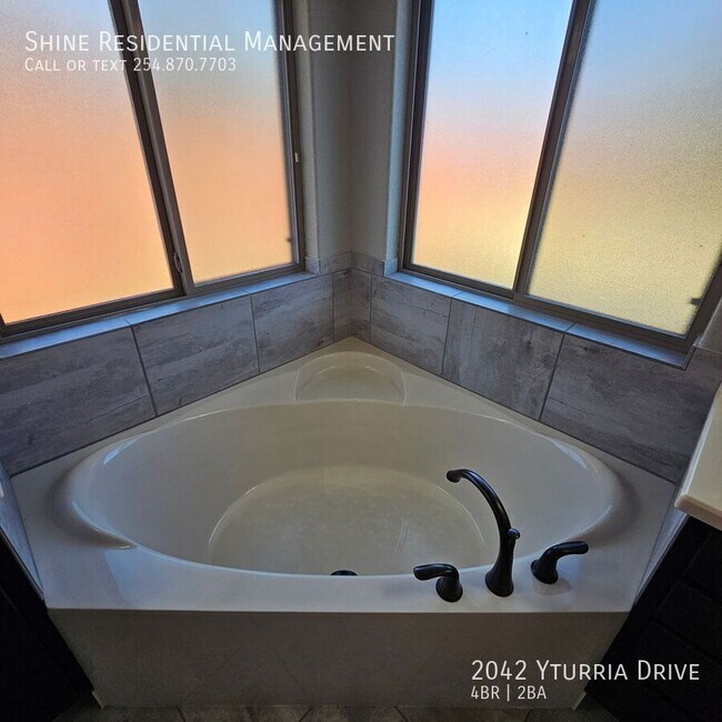 Building Photo - 2042 Yturria Dr