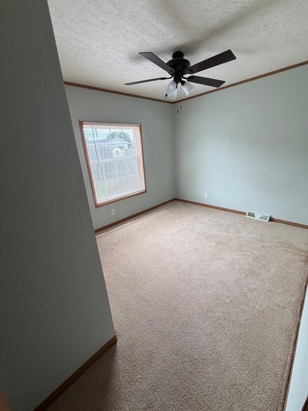 Building Photo - 229 Taylor Dr