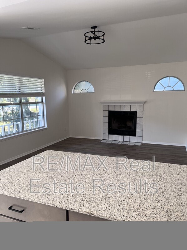 Building Photo - 1607 Timberline Dr
