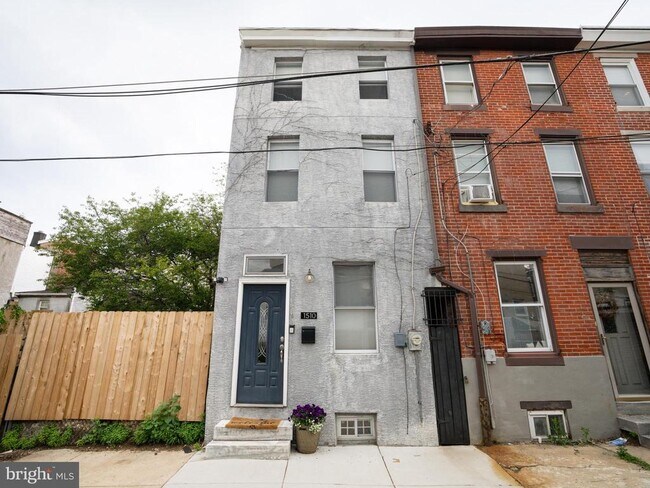 Building Photo - 1510 N Leithgow St