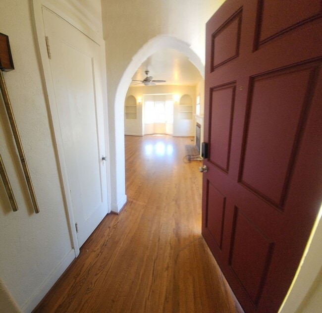 Building Photo - 7 Bedroom 3 bath home close to POLY!!!!