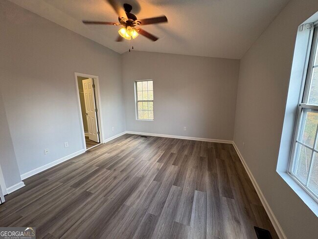 Building Photo - 1718 Graywood Dr SE