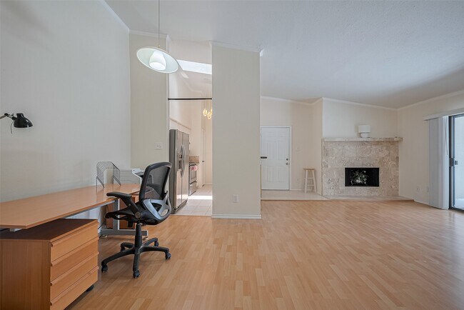 Building Photo - 2425 Augusta Dr