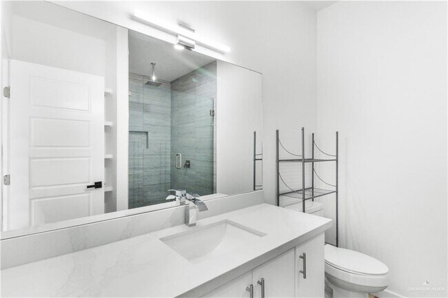 Building Photo - 21 West Dr