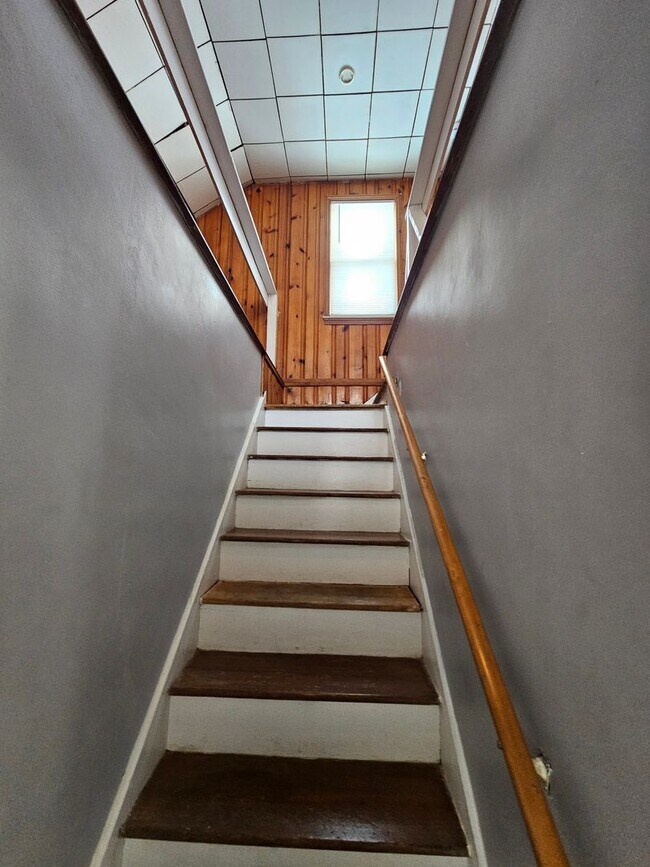 Building Photo - Come see your new home!