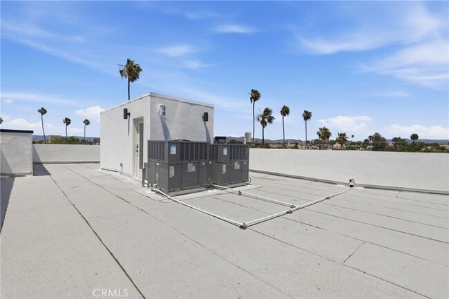 Building Photo - 1430 Cloverdale Ave