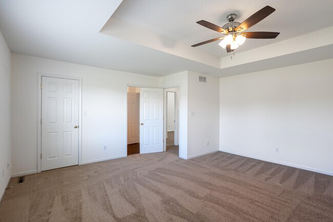 Building Photo - 2418 Northampton Dr