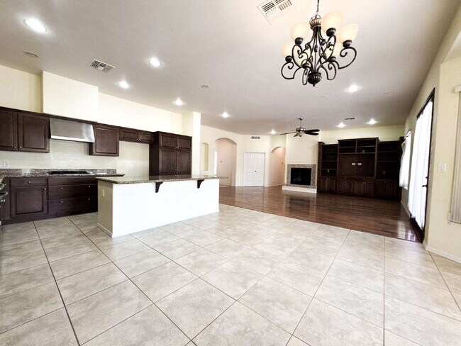 Building Photo - Stunning 4-Bed, 3-Bath Home in Sierra Montana