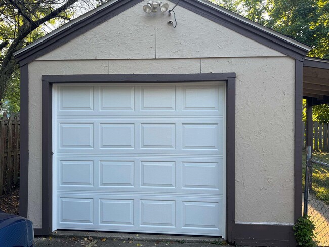 Building Photo - 539 Goshen Ave