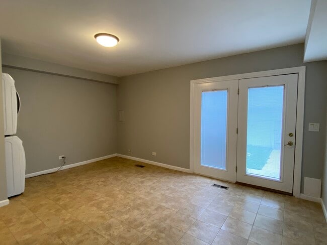 Building Photo - 623 Robin Ct