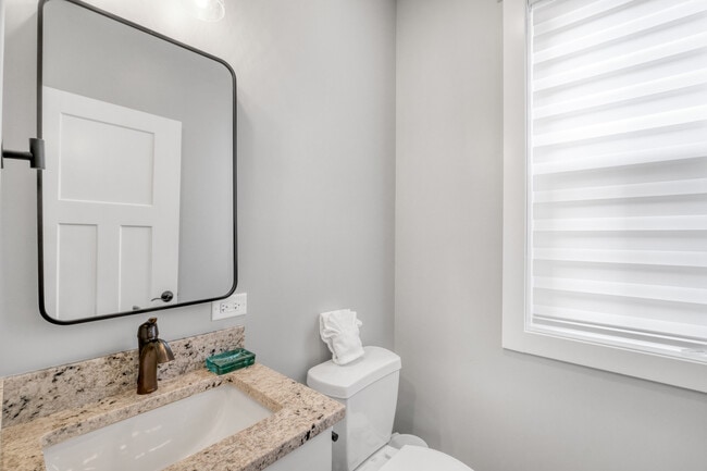 Building Photo - 100 Great Loop E Dr