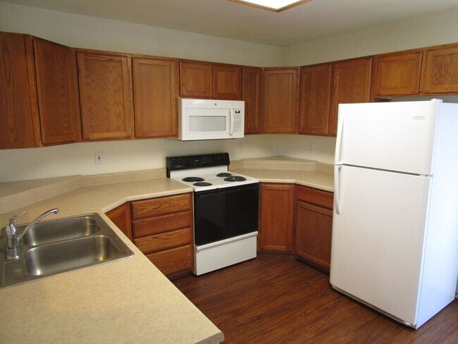 Building Photo - 1725-1727-1727 Louise Cir