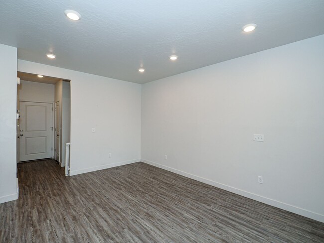 Building Photo - Townhome in West Jordan