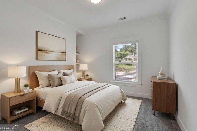 Building Photo - 6181 Shoreland Cir