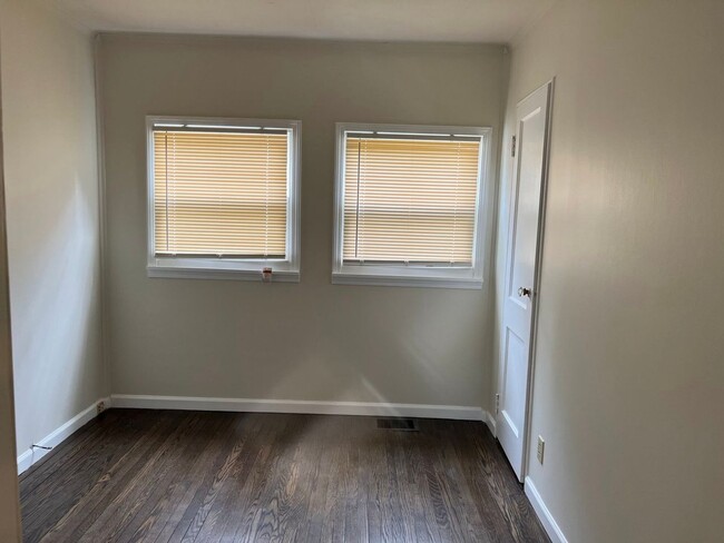 Building Photo - 3 Bedroom House