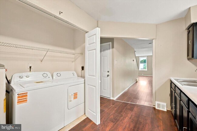 Building Photo - 4815 Fairmount Ave