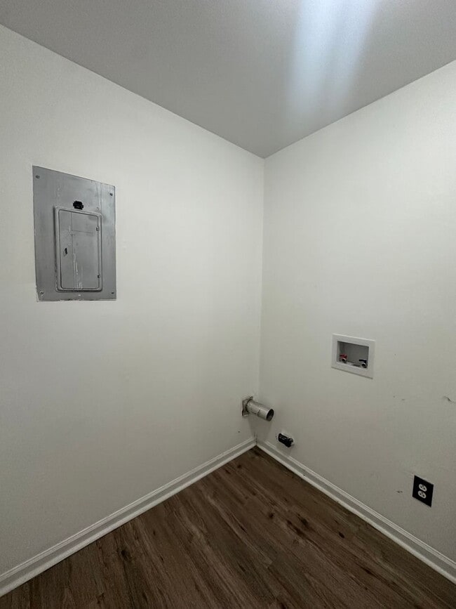 Building Photo - 414 Myrtlewood Cir