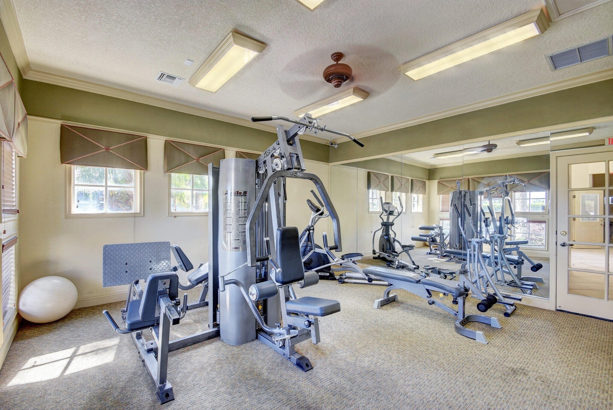 Building Photo - 815 W Boynton Beach Blvd