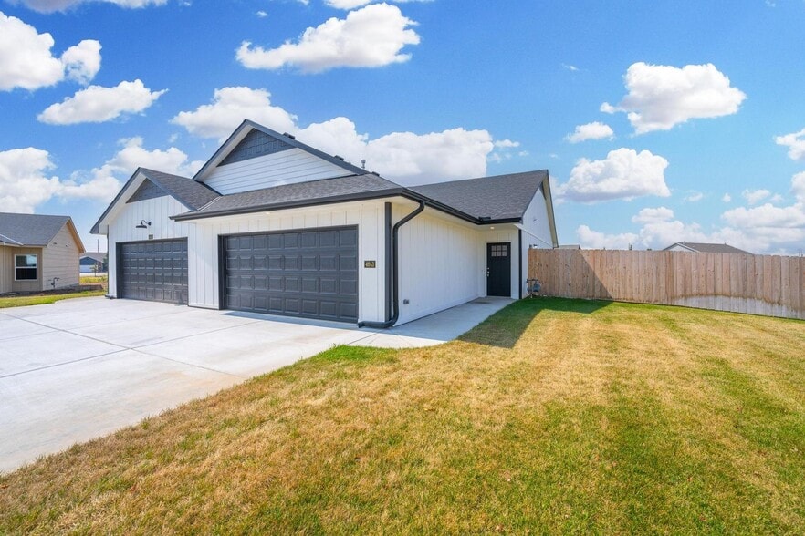 Building Photo - 3419 W 45th St S