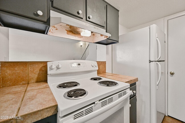 Building Photo - 5406 W Sheena Dr