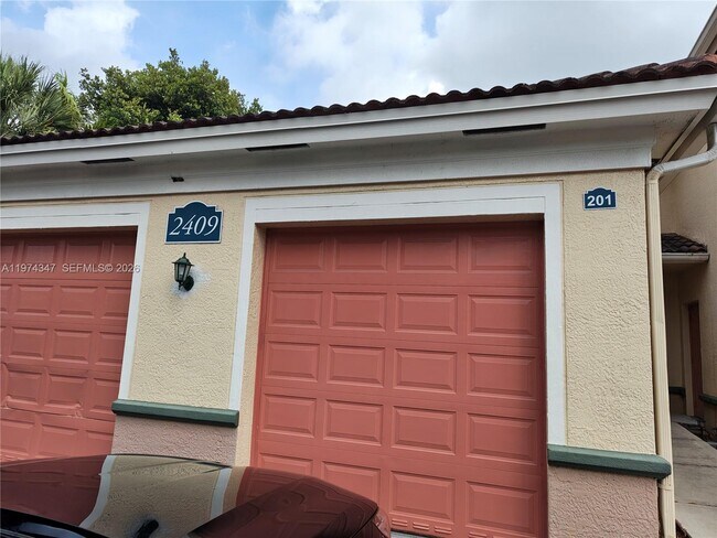 Building Photo - 2409 Centergate Dr