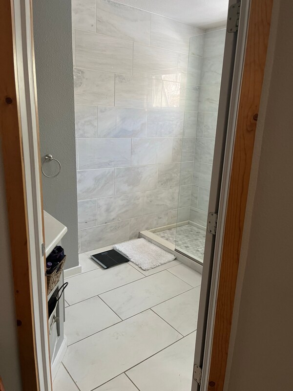 Building Photo - 2240 Hillsdale Cir