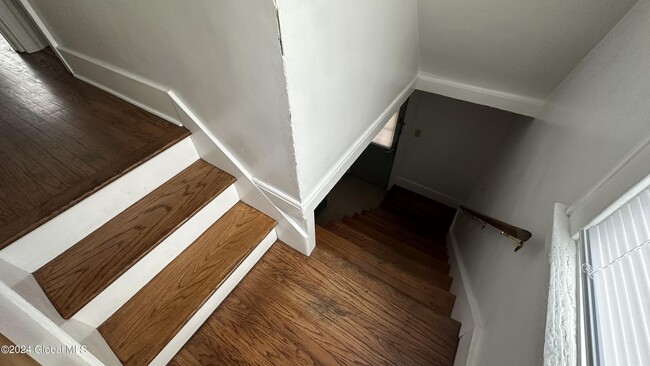 Building Photo - 46 Circular St