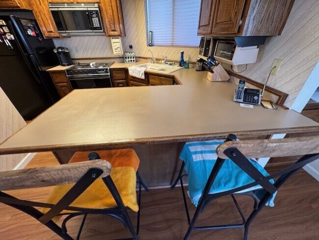 Building Photo - 1BR 1BA Winter Vacation Rental with River Views-RIVERVIEW BLUFFS