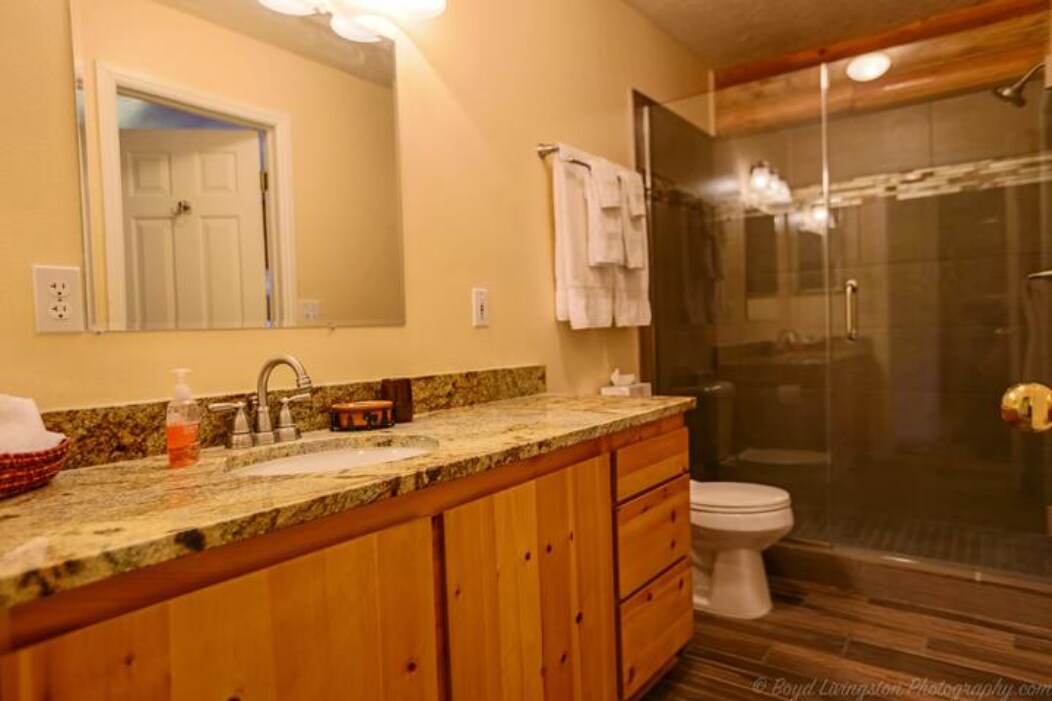 Building Photo - 414 Cottonwood Dr