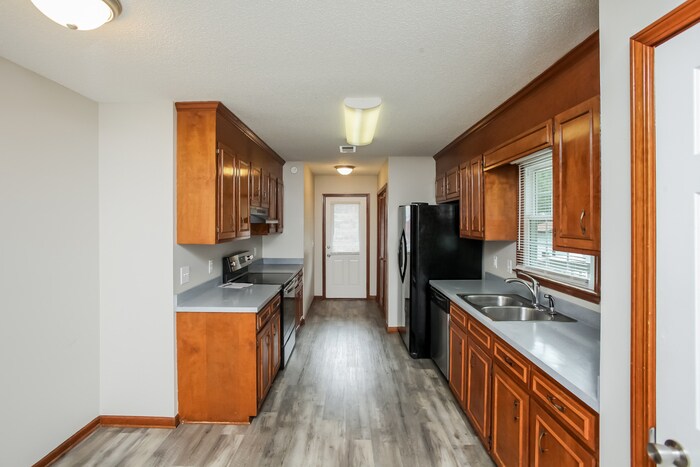 Building Photo - 315 Gales River Rd