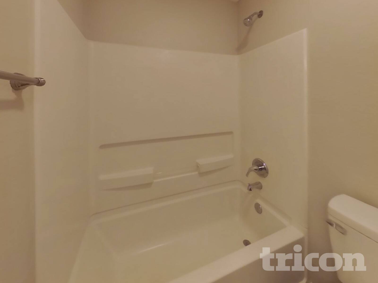 Building Photo - 454 Bourneside Dr