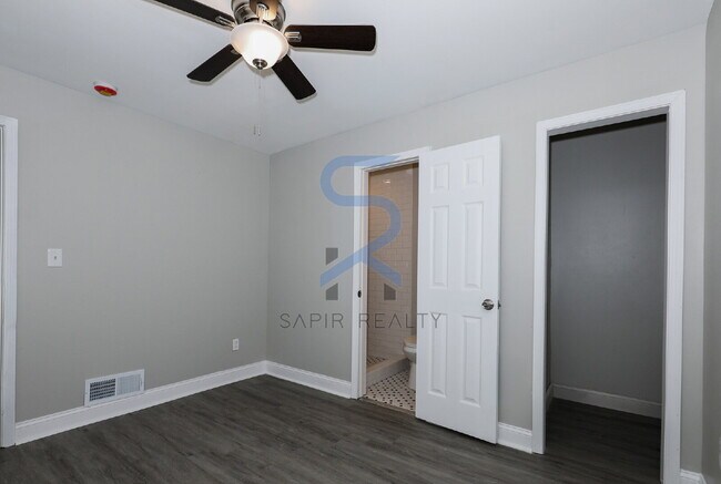 Building Photo - Move in before November 15th and choose yo...