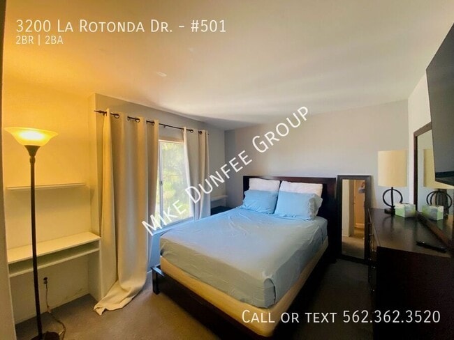 Building Photo - 3200 La Rotonda Dr