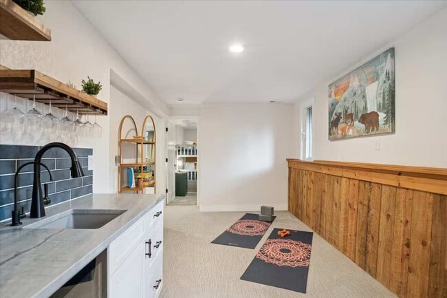 Building Photo - 6186 Sunshine Canyon Dr